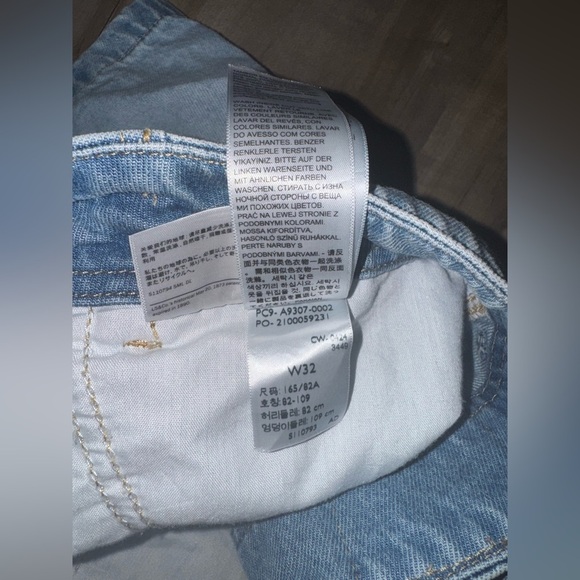 Levi’s Womens High Waisted Mom Shorts Light Wash Denim Blue Size 32 - Picture 8 of 10